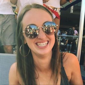 Meet your Posher, Lily